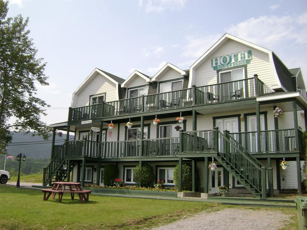 טאדוסאק Hotel Sous La Croix 152725 מראה חיצוני תמונה